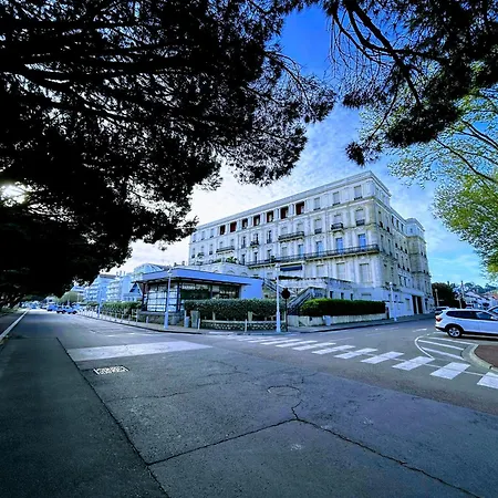 Grand - Magnifique Bord De