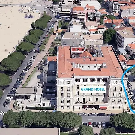 Grand - Magnifique Bord De *